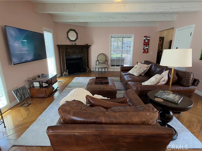 327 Aster St — Photo 4