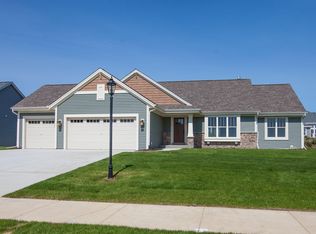 3550 Howell Oaks Dr, Waukesha, WI 53188