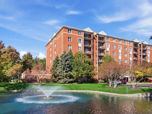 190 N Milwaukee Ave APT 303, Wheeling, IL 60090