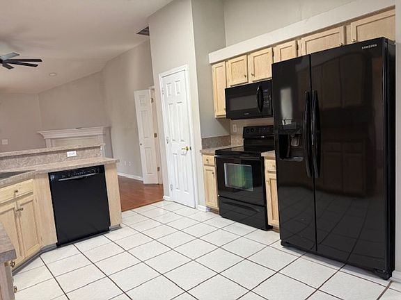 3rd image of 2462 Bentwater Dr W
