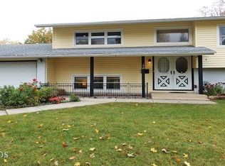 32 Lonsdale Rd, Elk Grove Village, IL 60007