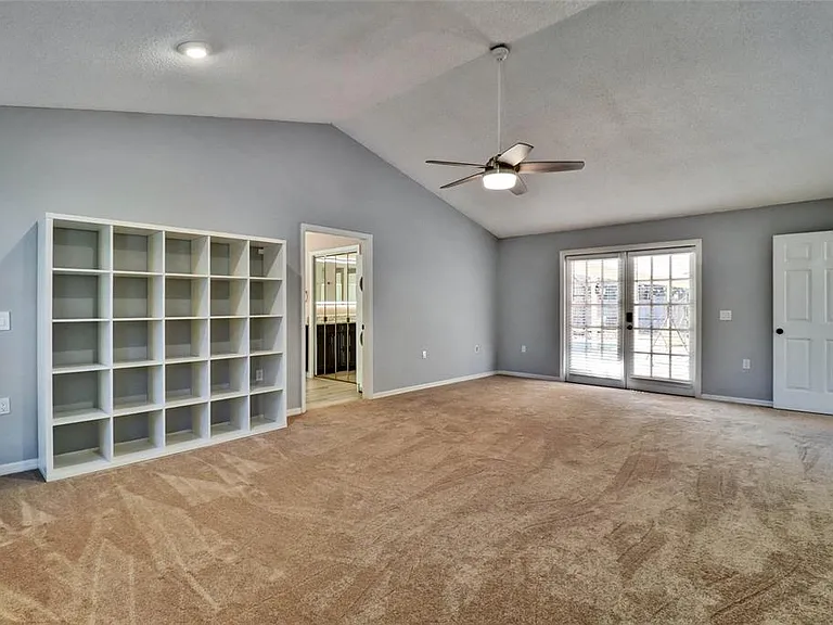 4318 Woodtree Ln — Photo 17