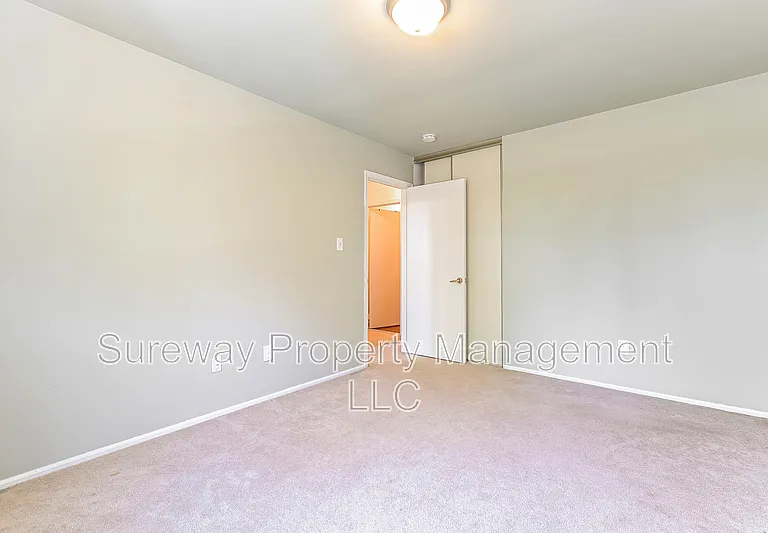 2 Salisbury Ct — Photo 16