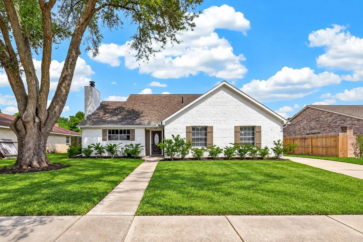 4 bed, 3.0 bath, 2490 sqft, $2,400 — Photo 1