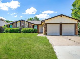 6436 Meadowlark Ln E, Watauga, TX 76148