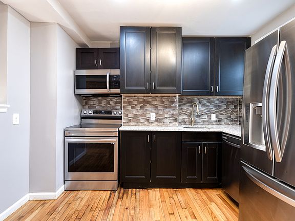 5th image of 634 Wyeth St