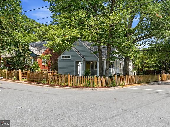 3rd image of 901 Davis Ave