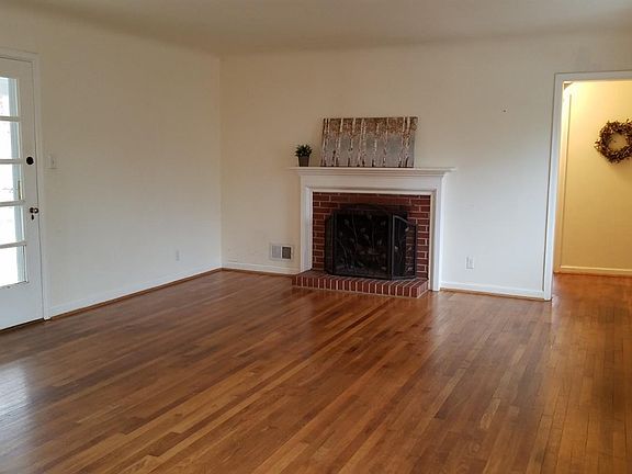 3rd image of 7111 Beechmont Ave