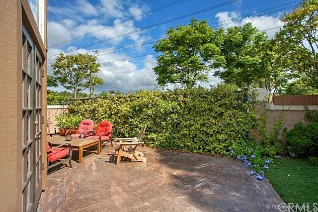 Montara Dr — Photo 15