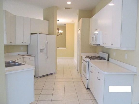5th image of 615 SW Andros Cir