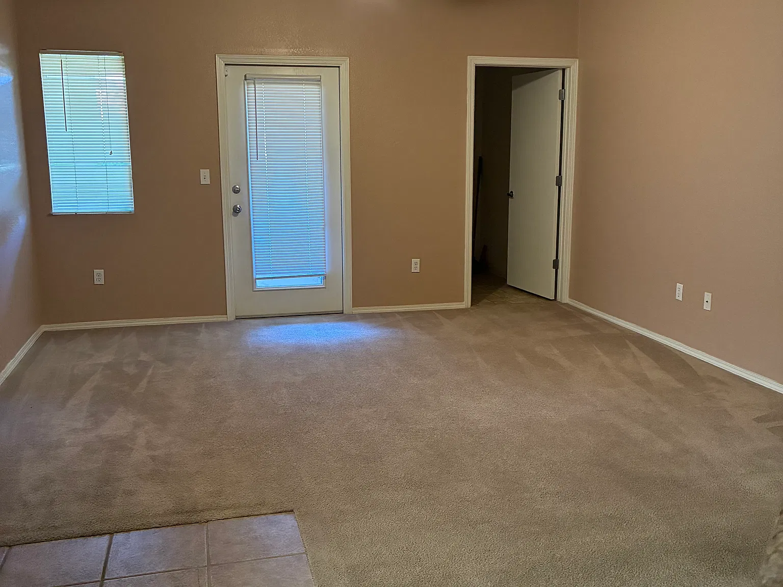 2 bed, 1076 sqft, $1,650 — Photo 2