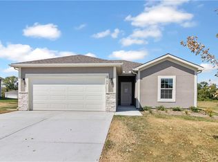 2108 Crestview Ct, Raymore, MO 64083