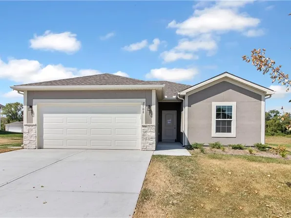 2108 Crestview Ct, Raymore, MO 64083