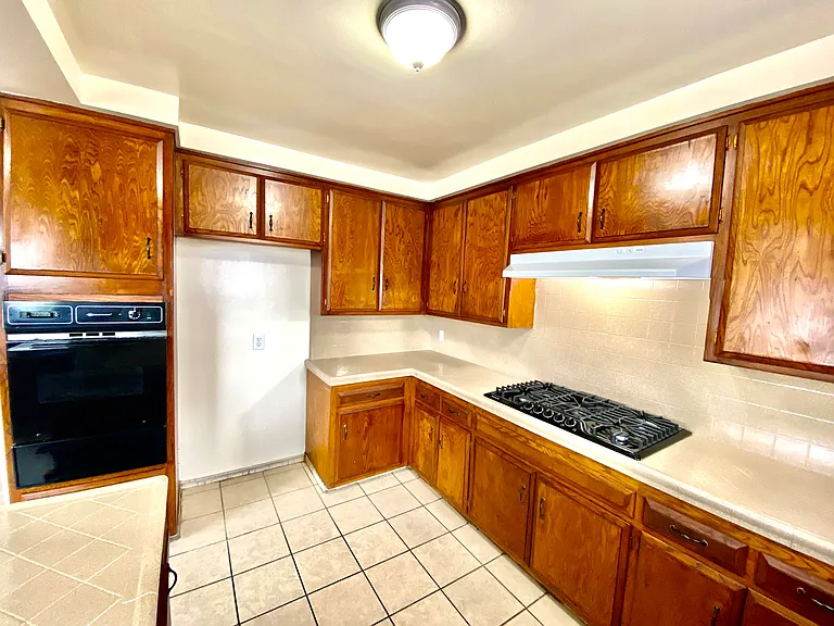 12644 York Ave #E — Photo 7