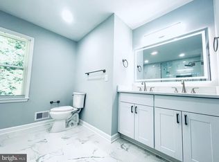 1129 Edward Dr, Great Falls, VA 22066