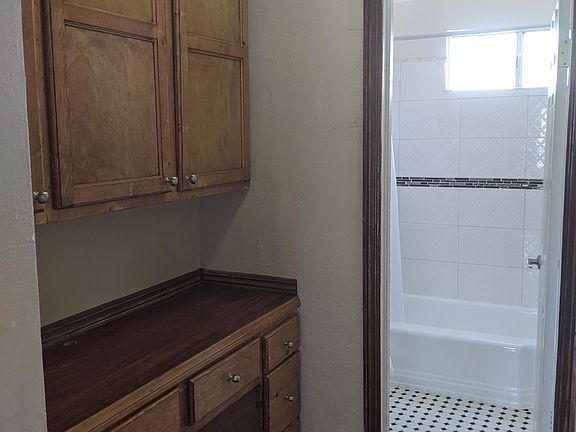 5th image of 576 N Kingsley Dr #1/2