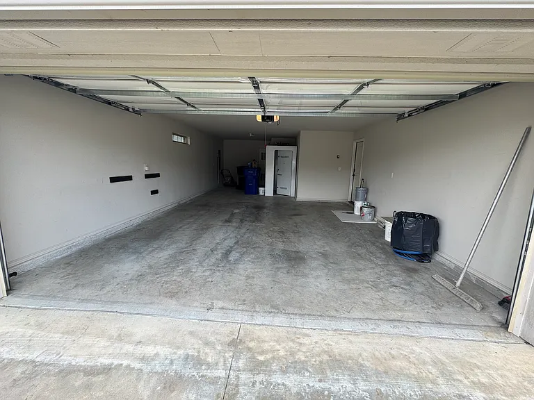 912 W Fargo St — Photo 52