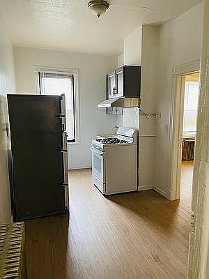 3rd image of 3109 37th Ave #2