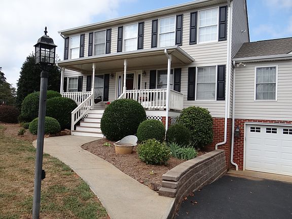3rd image of 112 Kings Grant Dr