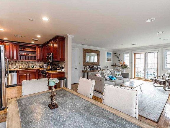 3rd image of 435 B East Broadway
