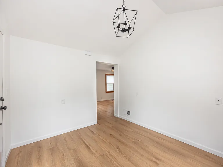 2702 E Main St — Photo 5