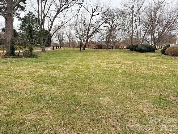 3rd image of 0 W Henderson St