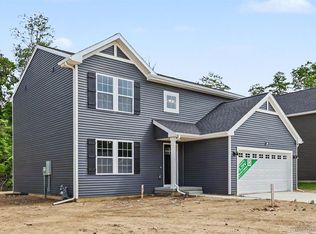 209 Wildflower Dr, Hillsdale, MI 49242