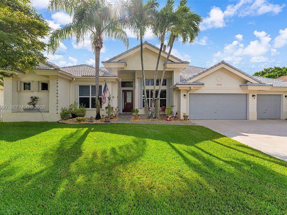 1st image of 2825 Fairways Dr