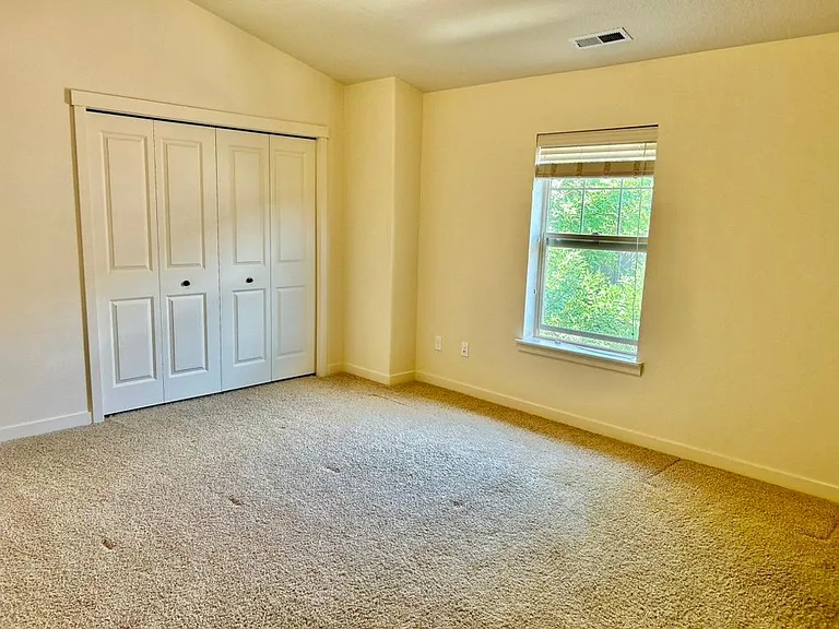 8005 NE Rockne Way — Photo 17
