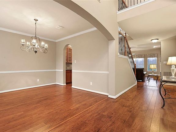 4th image of 295 Brookwood Forest Dr