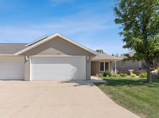 130 Presley Cir, Waterloo, IA 50701