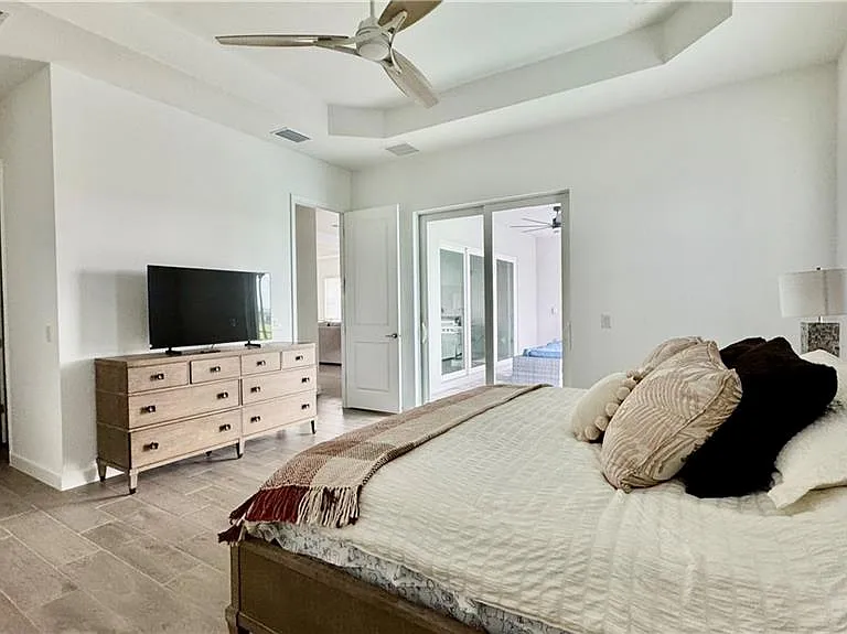 15048 Pinehurst Ln — Photo 20