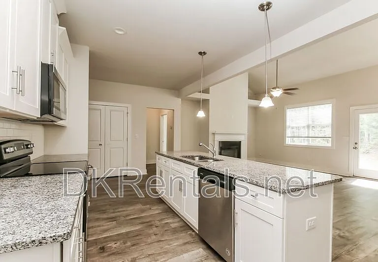 140 Stewart Glen Dr — Photo 5