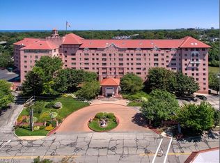 19000 Lake Rd APT 811, Rocky River, OH