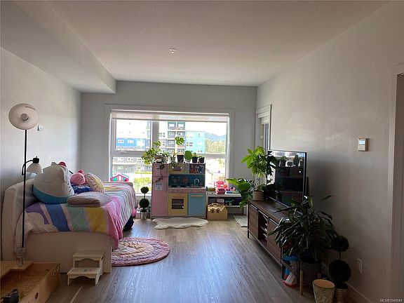 4th image of 2469 Gateway Rd #404