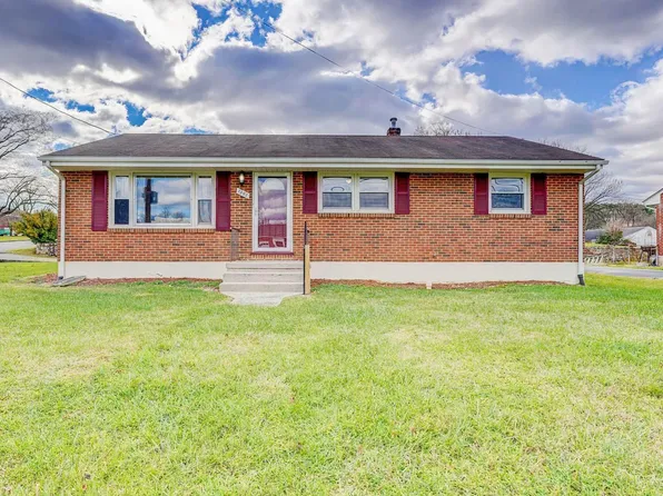 1302 Penley Blvd, Salem, VA 24153