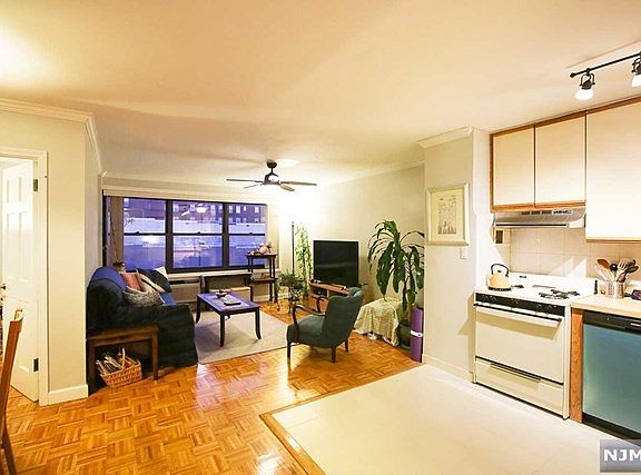 5th image of 2348 Linwood Ave APT 2O