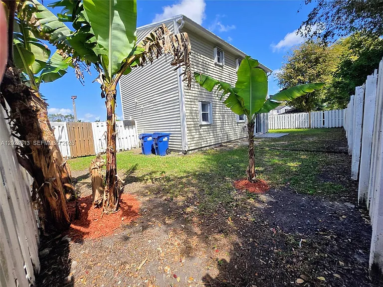 854 SW 8th Pl — Photo 21