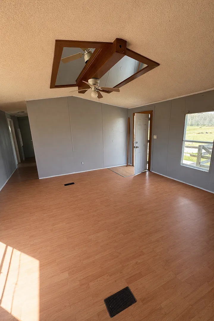 Country living with spacious front and backyard - 3 beds/ 2bath available now!! — Photo 1