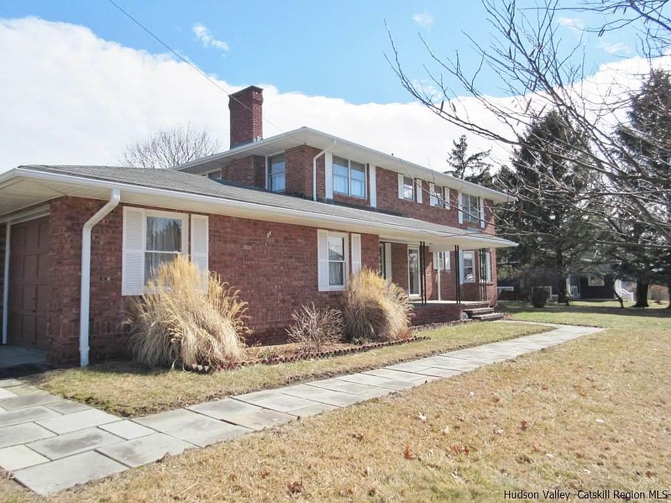 1st image of 9 Latham Cir