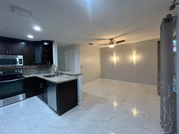 723 NW 208th Ter #723, Hollywood, FL 33029