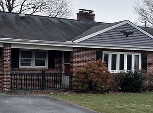 807 Hillaire Rd, Lancaster, PA 17601