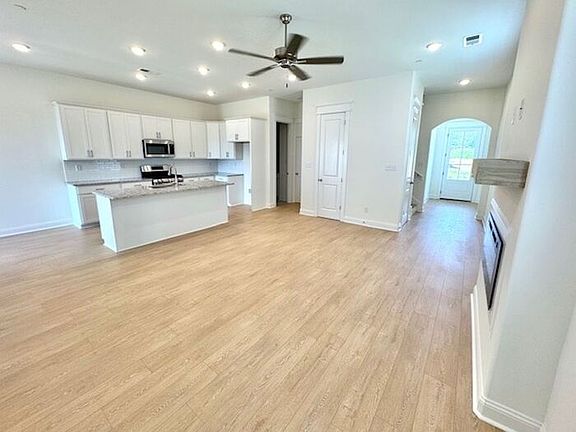3rd image of 4833 Chatelet Dr