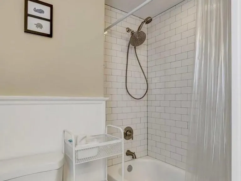 264 S Highland Ave — Photo 8
