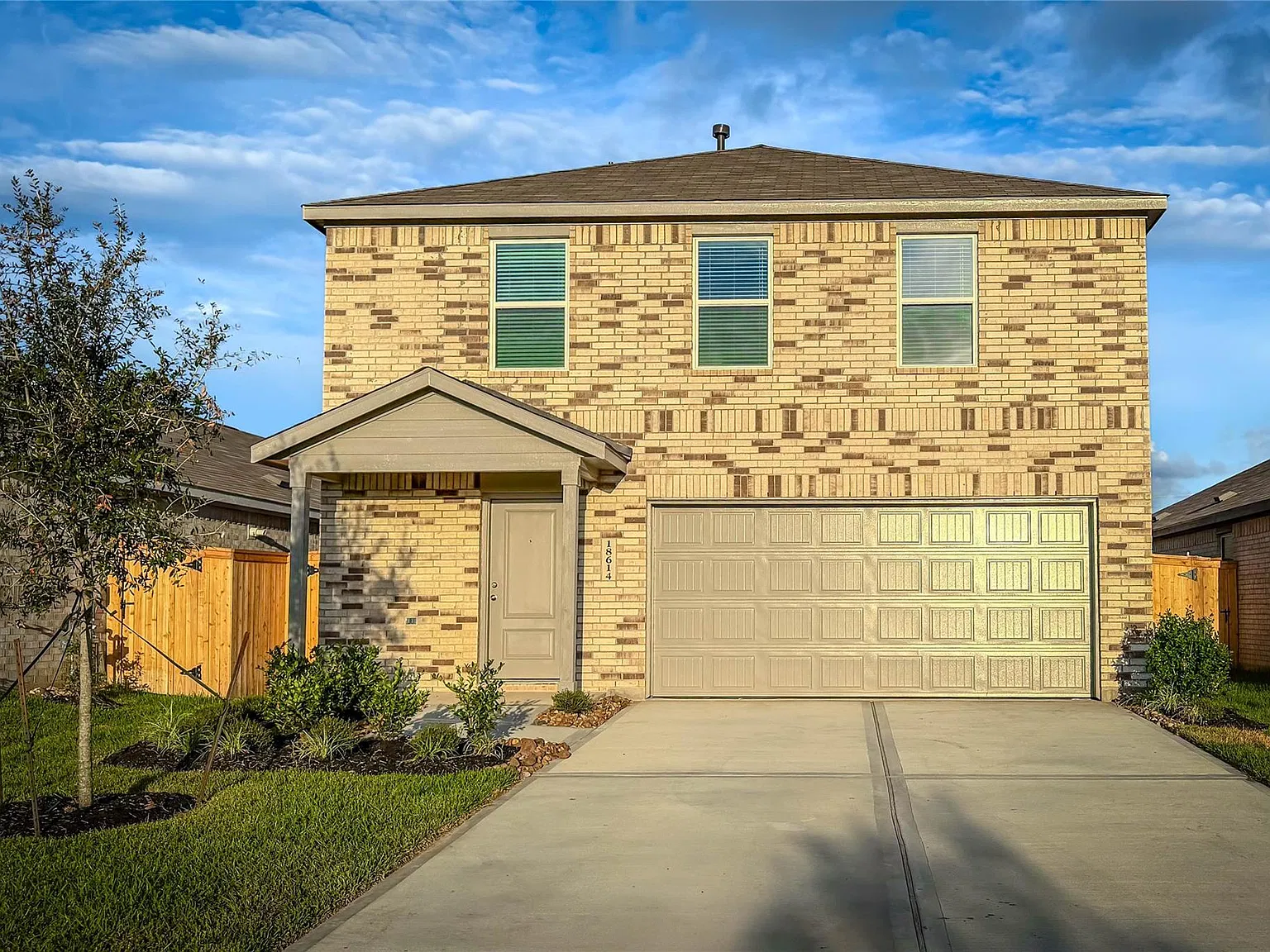 4 bed, 2.5 bath, 2039 sqft, $2,150 — Photo 2