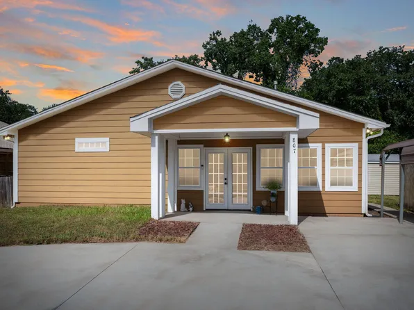 807 Hilltop Rd, Mary Esther, FL 32569