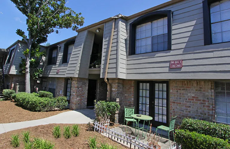Waters of Winrock Apartments — Photo 12