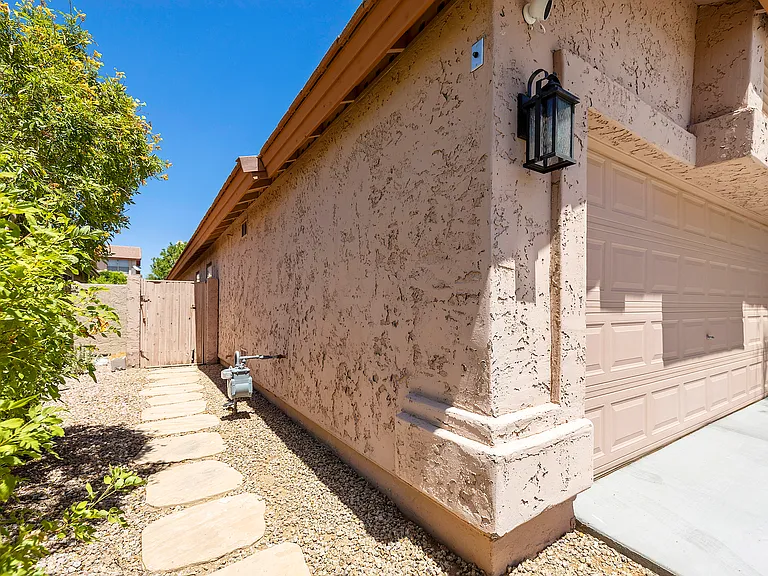 4704 E Weaver Rd — Photo 62