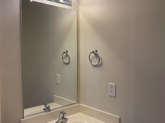 1/2 Bathroom