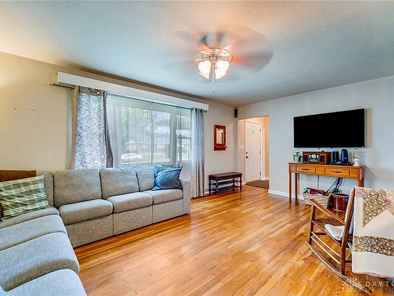 3rd image of 4841 Ridgewood Rd W